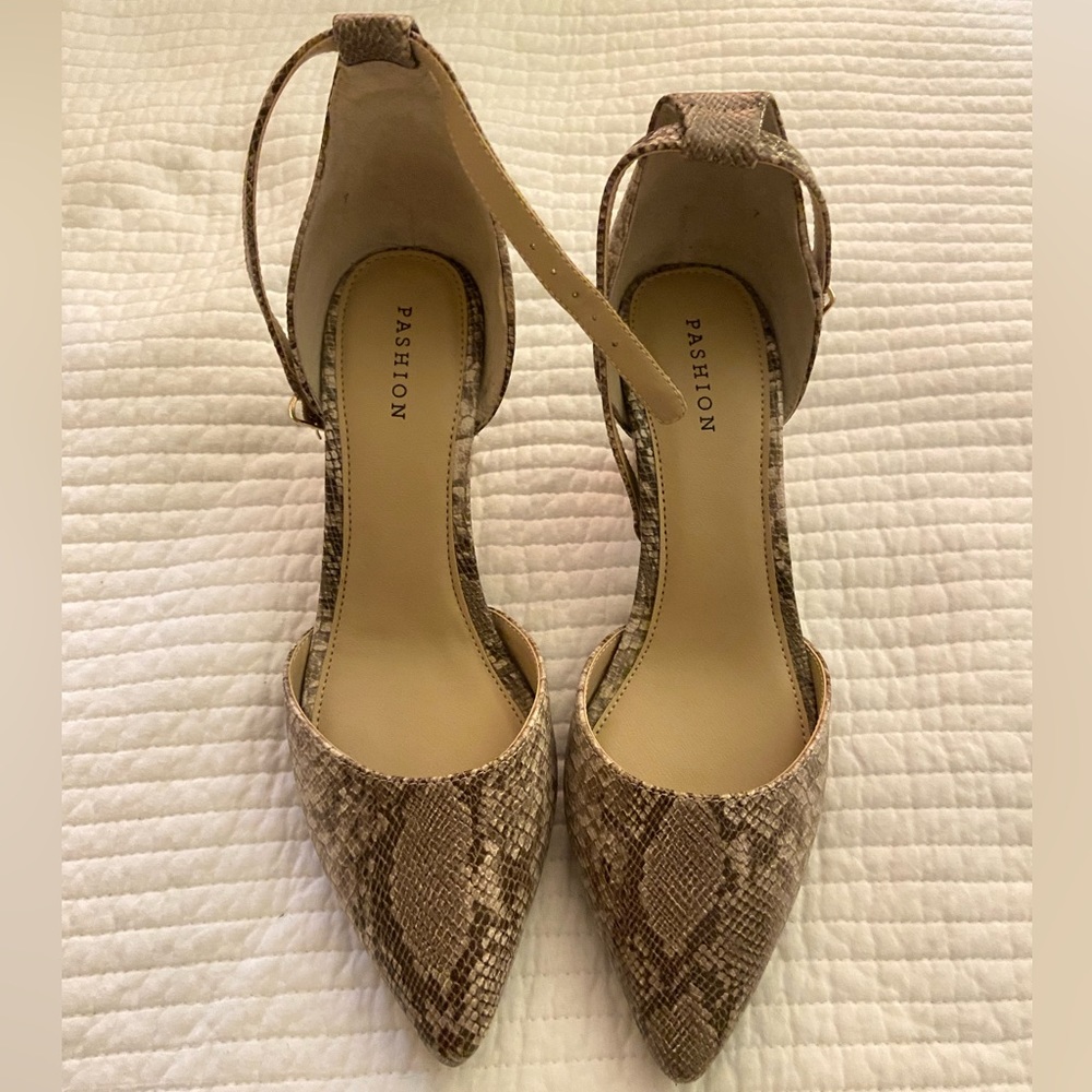 Pashion Convertable Snakeskin Heels!